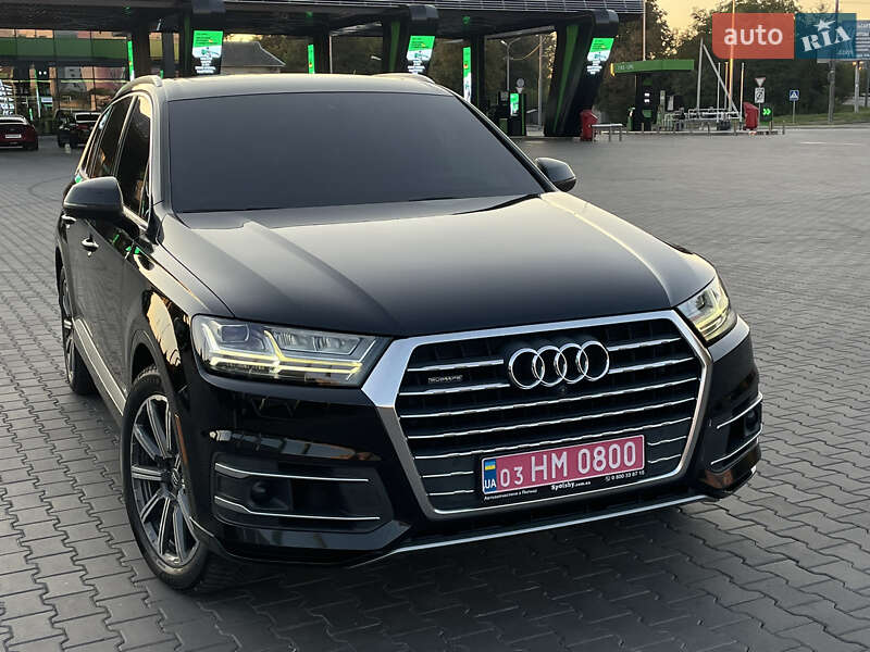 Внедорожник / Кроссовер Audi Q7 2017 в 