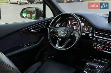 Внедорожник / Кроссовер Audi Q7 2017 в 