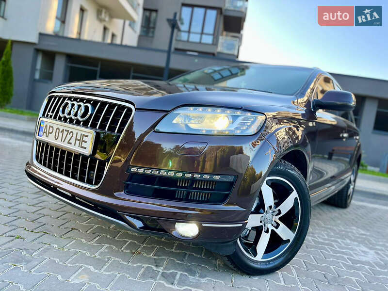 Внедорожник / Кроссовер Audi Q7 2012 в 