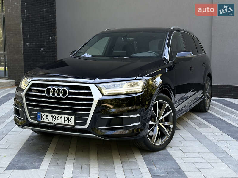Позашляховик / Кросовер Audi Q7 2015 в 