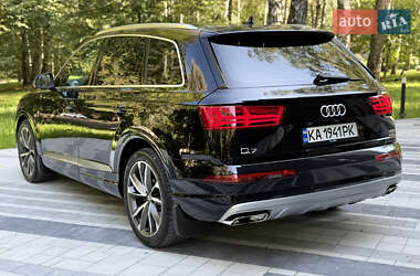 Позашляховик / Кросовер Audi Q7 2015 в 