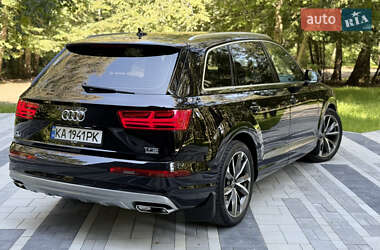 Позашляховик / Кросовер Audi Q7 2015 в 