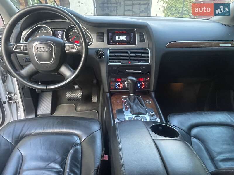 Позашляховик / Кросовер Audi Q7 2009 в Миргороді