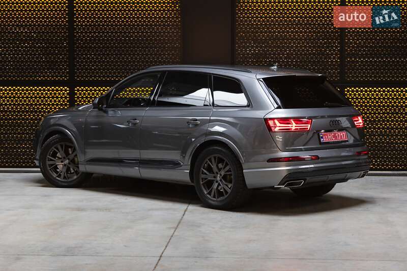 Позашляховик / Кросовер Audi Q7 2017 в Луцьку