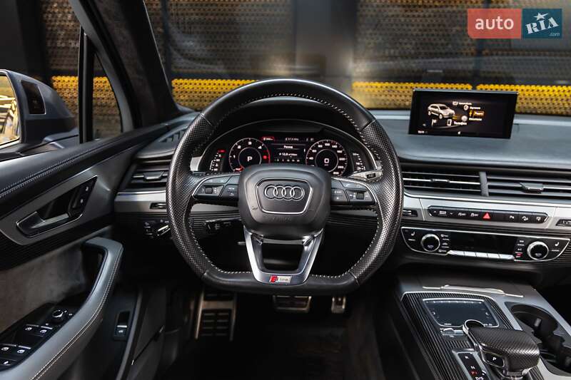 Позашляховик / Кросовер Audi Q7 2017 в Луцьку