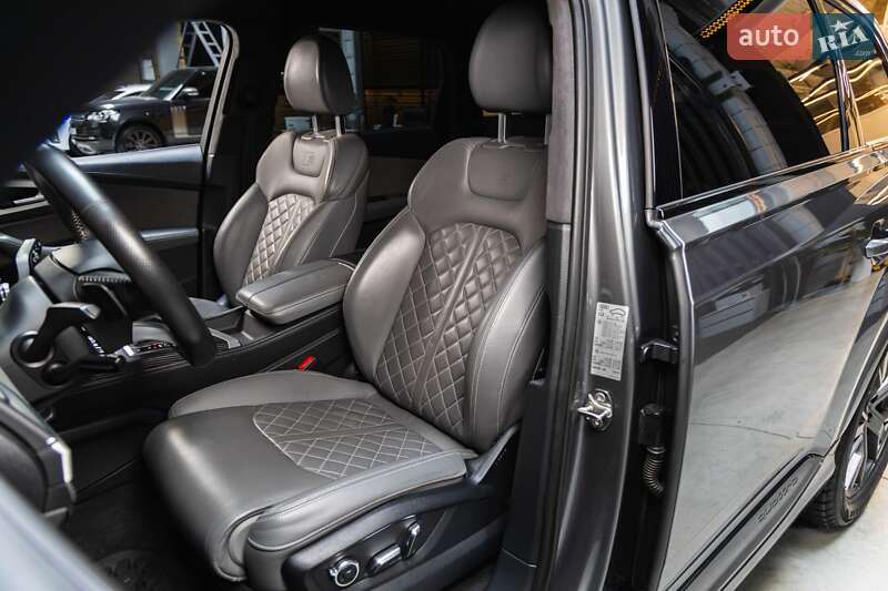 Позашляховик / Кросовер Audi Q7 2017 в Луцьку