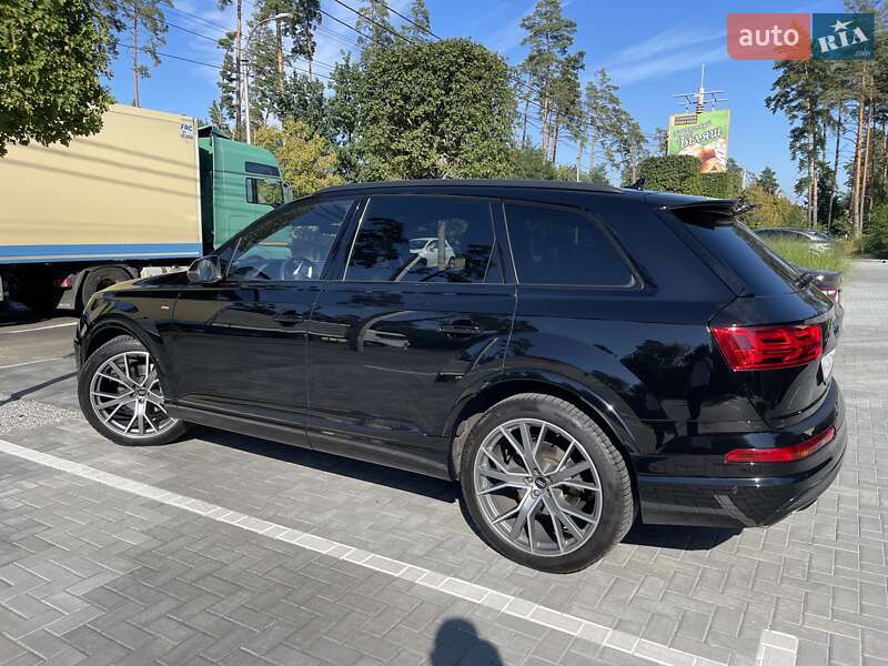 Внедорожник / Кроссовер Audi Q7 2017 в Киеве