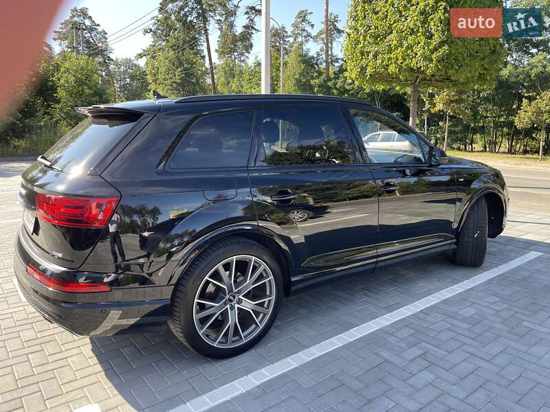 Внедорожник / Кроссовер Audi Q7 2017 в Киеве