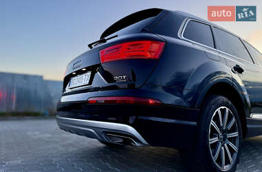 Позашляховик / Кросовер Audi Q7 2016 в 