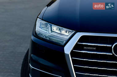 Позашляховик / Кросовер Audi Q7 2016 в 