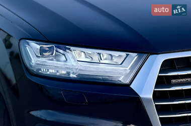 Позашляховик / Кросовер Audi Q7 2016 в 