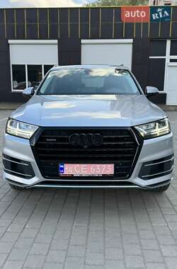 Внедорожник / Кроссовер Audi Q7 2018 в 