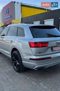 Внедорожник / Кроссовер Audi Q7 2018 в 