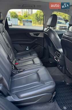 Внедорожник / Кроссовер Audi Q7 2018 в 