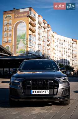 Позашляховик / Кросовер Audi Q7 2019 в 