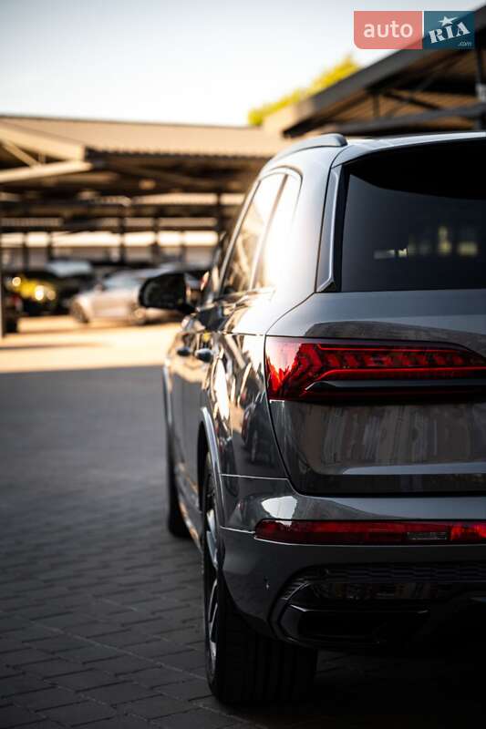 Внедорожник / Кроссовер Audi Q7 2019 в Житомире
