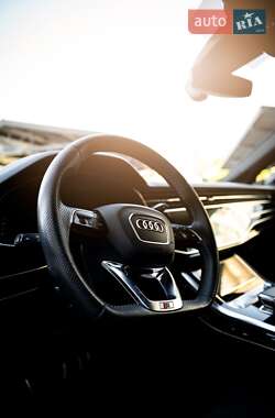 Позашляховик / Кросовер Audi Q7 2019 в 