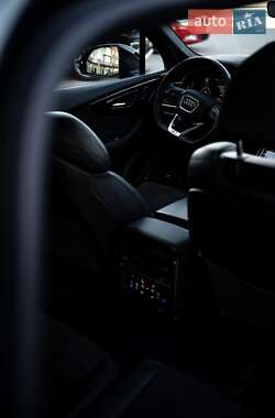 Позашляховик / Кросовер Audi Q7 2019 в 