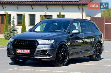 Внедорожник / Кроссовер Audi Q7 2017 в 