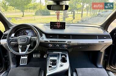 Позашляховик / Кросовер Audi Q7 2016 в 
