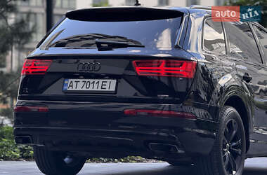 Внедорожник / Кроссовер Audi Q7 2016 в 