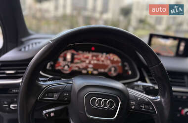 Внедорожник / Кроссовер Audi Q7 2016 в 