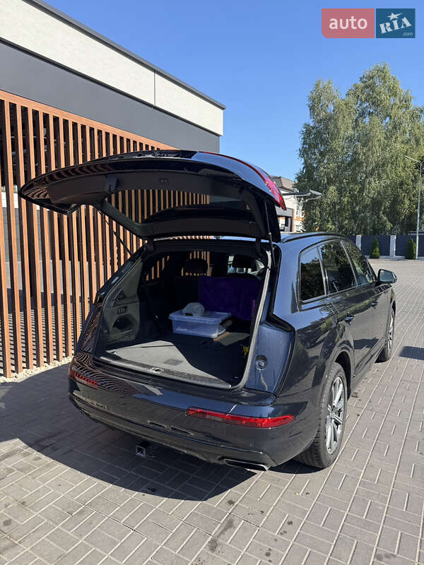 Внедорожник / Кроссовер Audi Q7 2016 в Черкассах