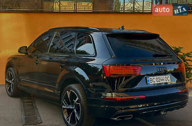 Внедорожник / Кроссовер Audi Q7 2019 в 