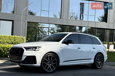 Внедорожник / Кроссовер Audi Q7 2021 в 