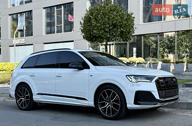 Внедорожник / Кроссовер Audi Q7 2021 в 