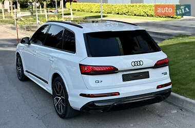 Внедорожник / Кроссовер Audi Q7 2021 в 