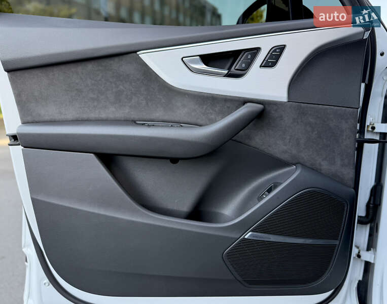 Позашляховик / Кросовер Audi Q7 2021 в Львові