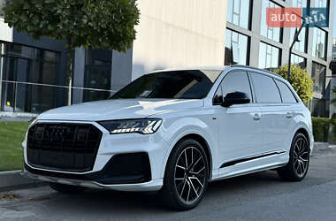 Внедорожник / Кроссовер Audi Q7 2021 в 