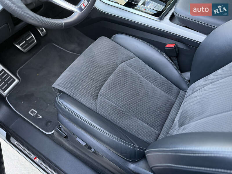Позашляховик / Кросовер Audi Q7 2021 в Львові