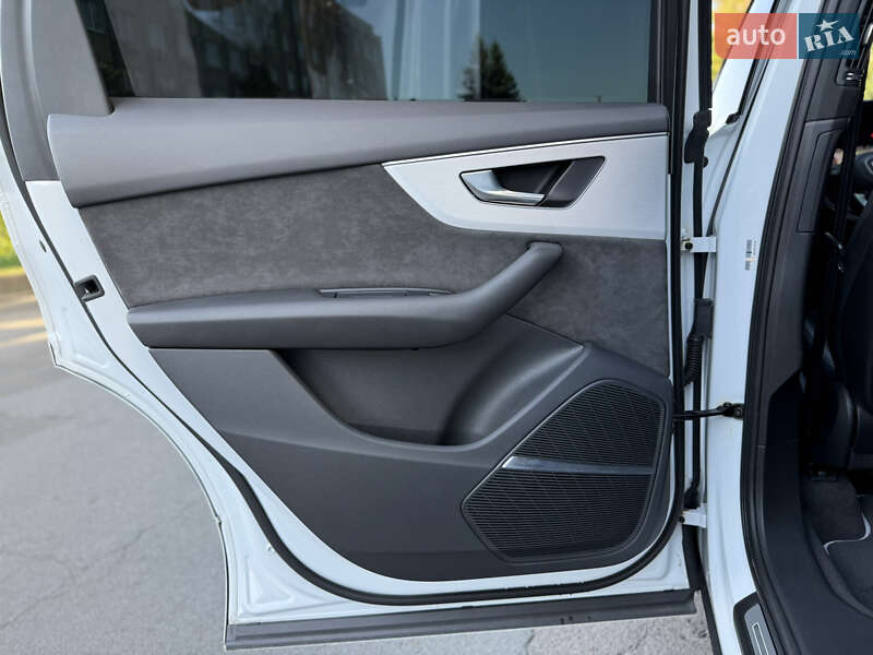 Позашляховик / Кросовер Audi Q7 2021 в Львові