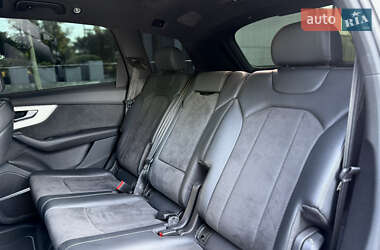 Внедорожник / Кроссовер Audi Q7 2021 в 