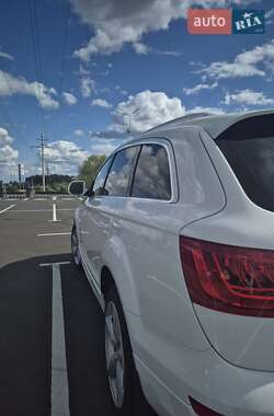 Позашляховик / Кросовер Audi Q7 2014 в 