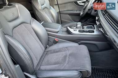 Позашляховик / Кросовер Audi Q7 2019 в 