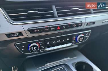 Позашляховик / Кросовер Audi Q7 2019 в 