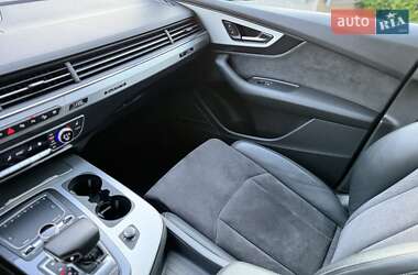 Позашляховик / Кросовер Audi Q7 2019 в 
