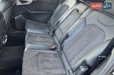 Позашляховик / Кросовер Audi Q7 2019 в 