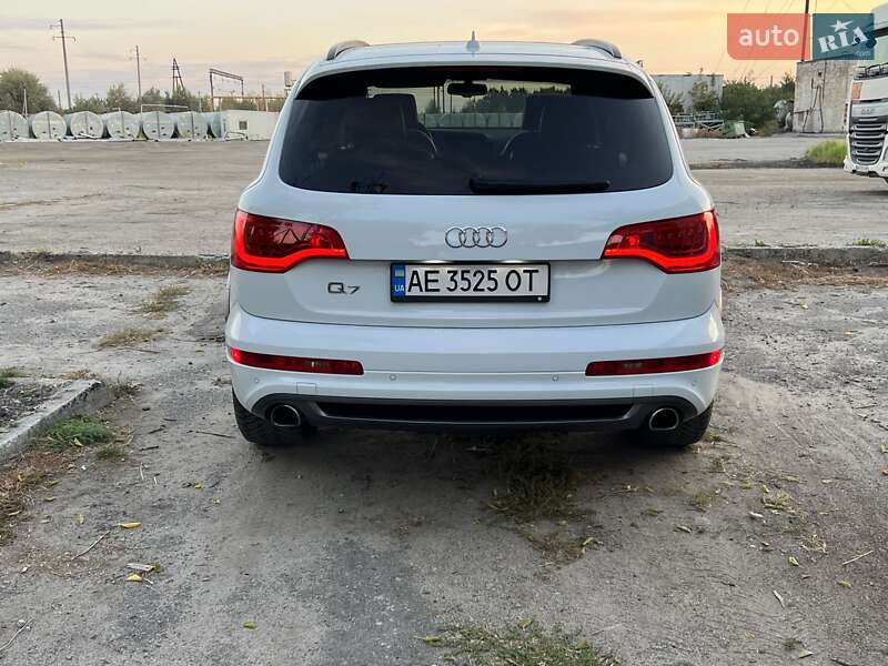 Позашляховик / Кросовер Audi Q7 2013 в Дніпрі