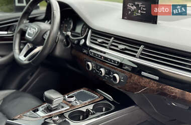 Внедорожник / Кроссовер Audi Q7 2017 в 