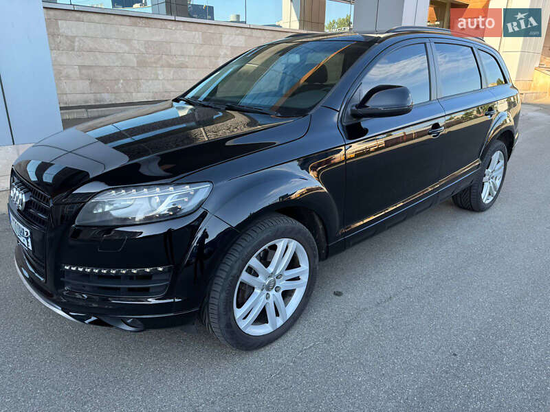 Внедорожник / Кроссовер Audi Q7 2015 в 