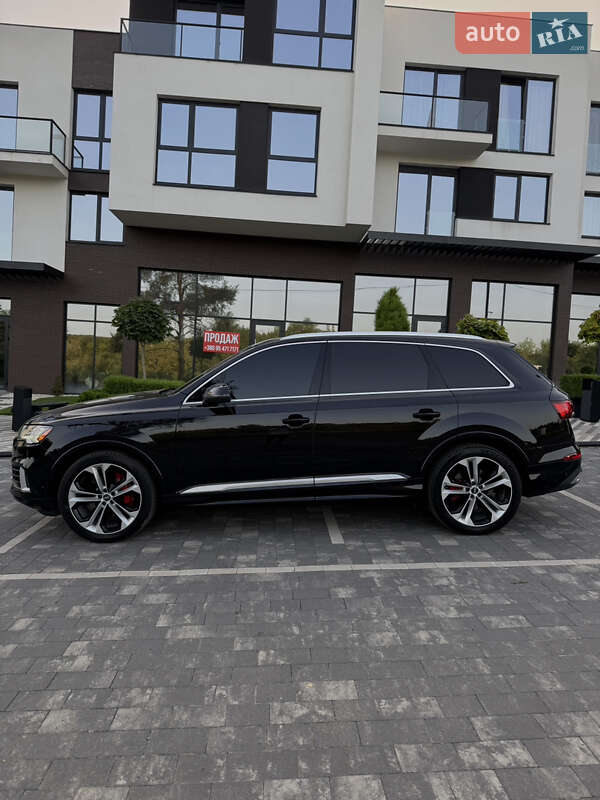 Позашляховик / Кросовер Audi Q7 2020 в Ужгороді