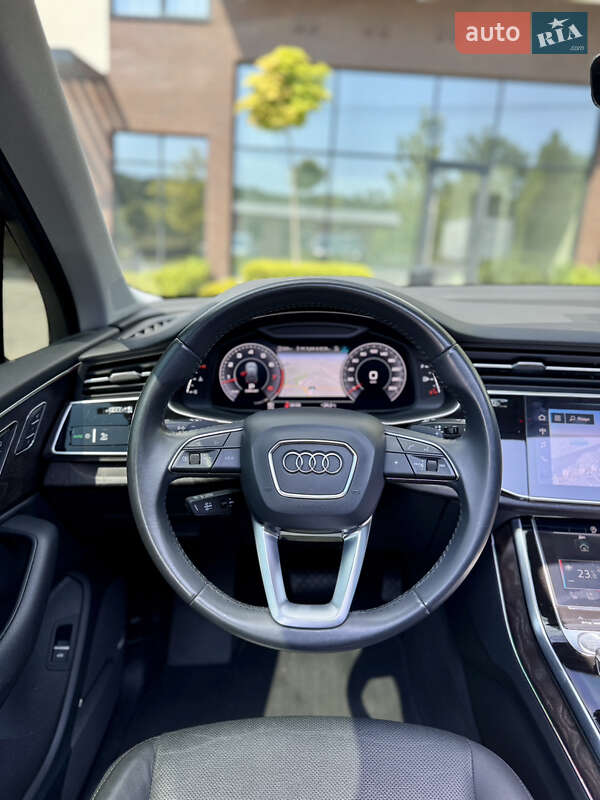 Позашляховик / Кросовер Audi Q7 2020 в Ужгороді