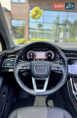 Позашляховик / Кросовер Audi Q7 2020 в 
