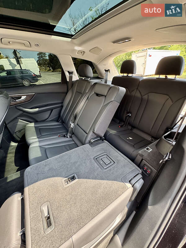 Позашляховик / Кросовер Audi Q7 2020 в Ужгороді