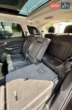Позашляховик / Кросовер Audi Q7 2020 в 