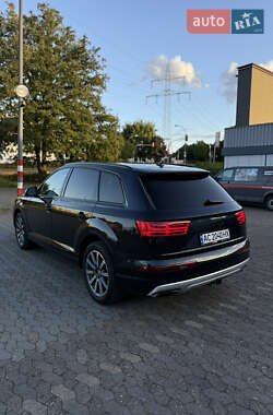 Позашляховик / Кросовер Audi Q7 2016 в 